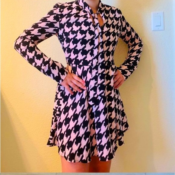 FOREVER 21 Pink & Black Houndstooth Mini Dress NWT Small - Picture 2 of 12